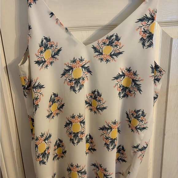 Kismet Gray and White Sleeveless Tank Top - Picture 3 of 6